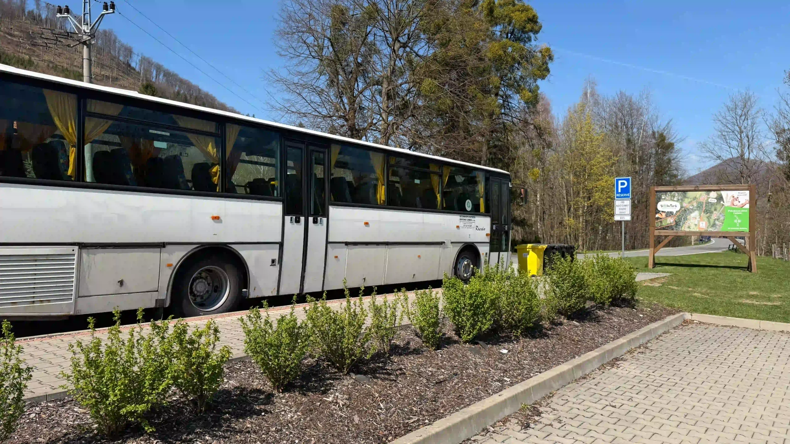 Parkování autobusu u parkoviště P1 BoboPark